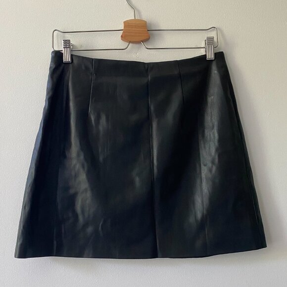Oak + Fort vegan leather black mini skirt - Size 8 - Picture 4 of 5